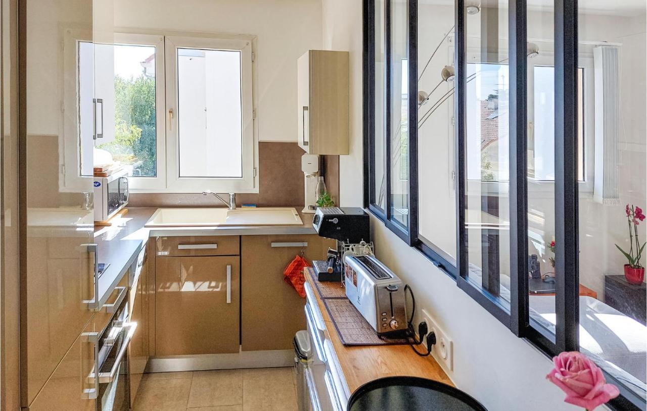 Awesome Apartment In Triel-Sur-Seine With Kitchen Buitenkant foto