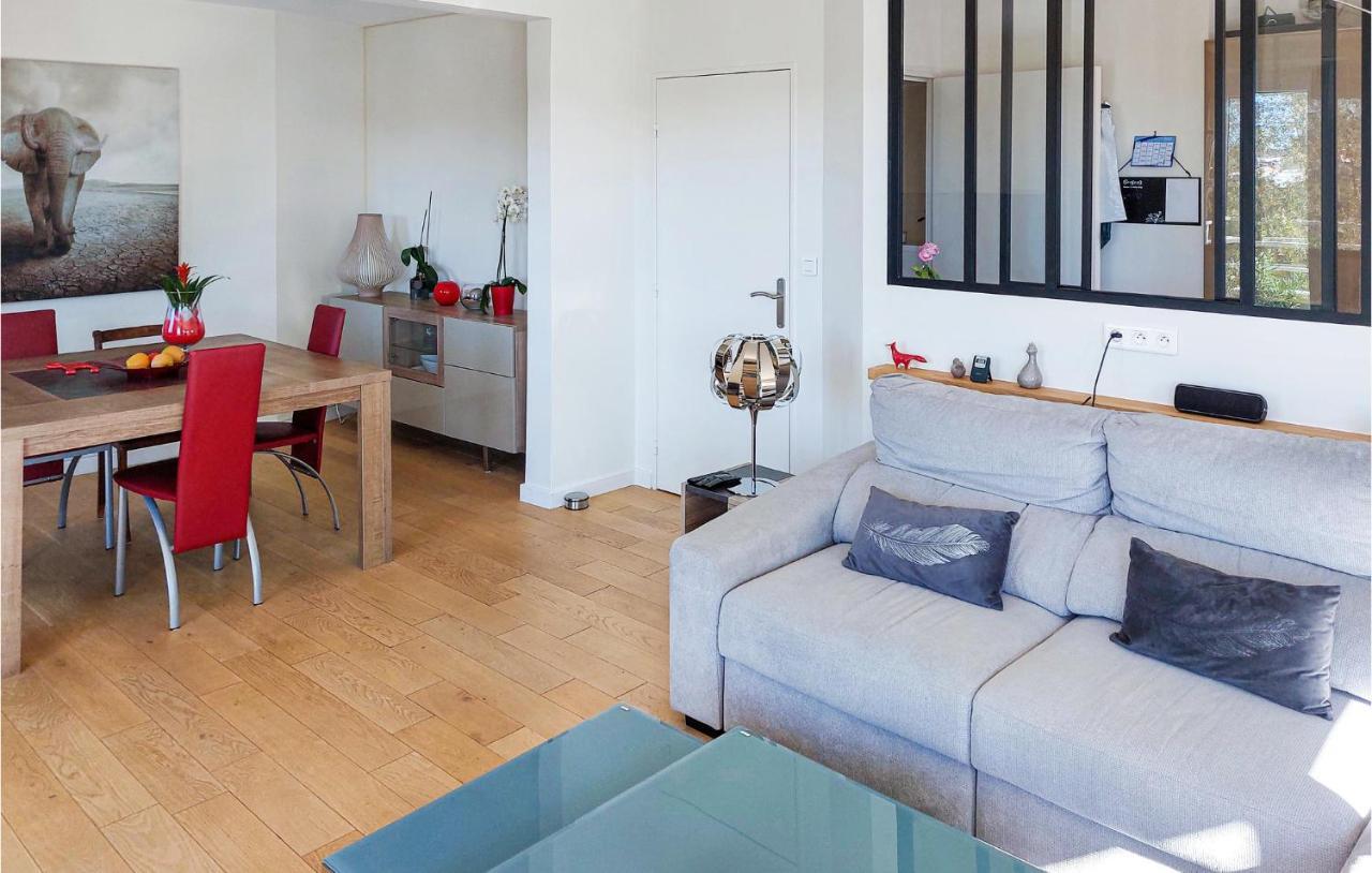 Awesome Apartment In Triel-Sur-Seine With Kitchen Buitenkant foto