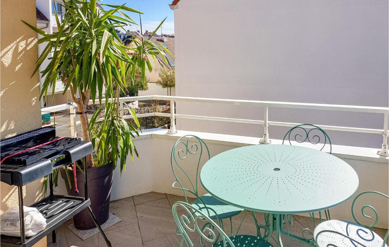Awesome Apartment In Triel-Sur-Seine With Kitchen Buitenkant foto