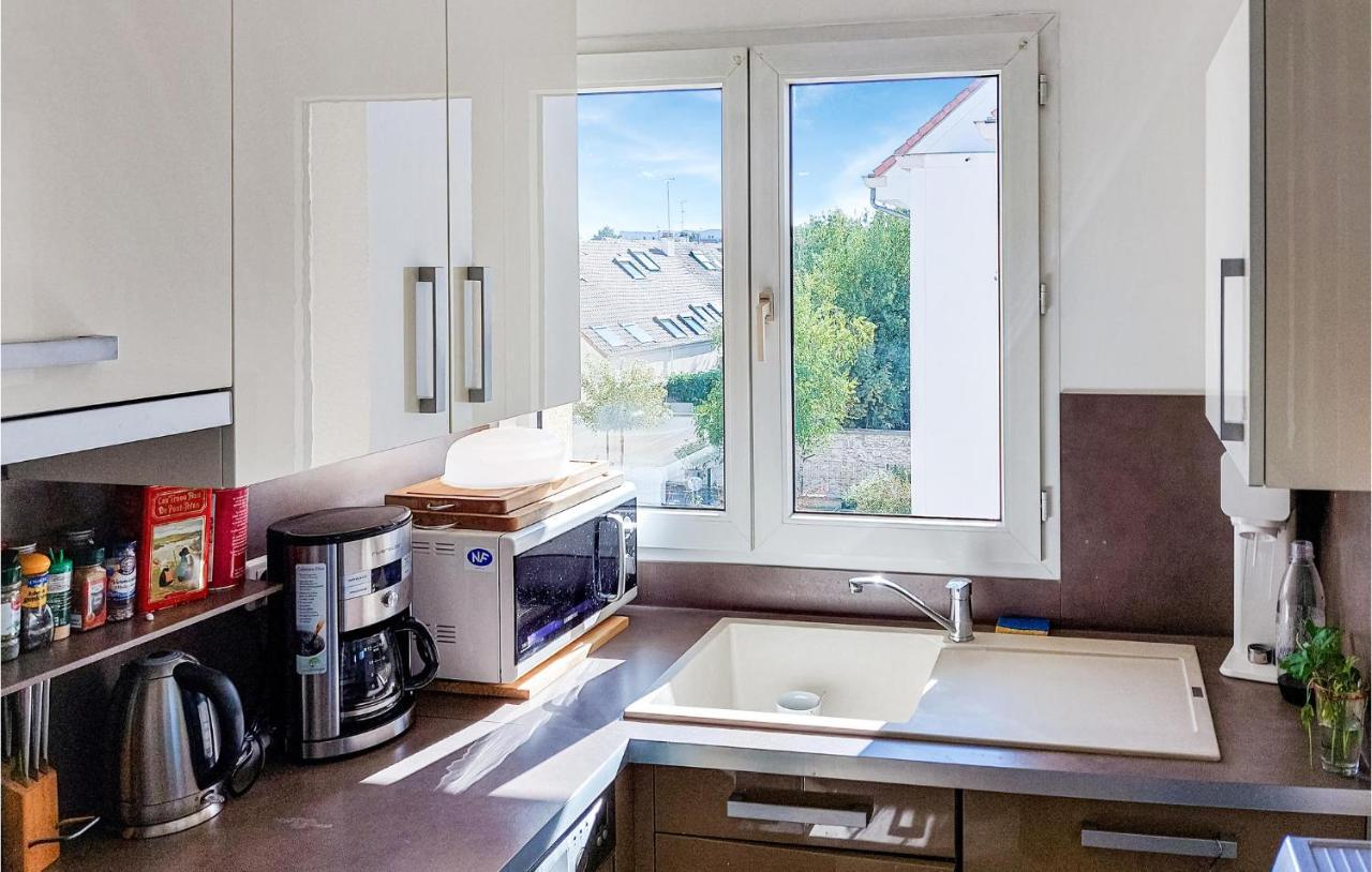 Awesome Apartment In Triel-Sur-Seine With Kitchen Buitenkant foto